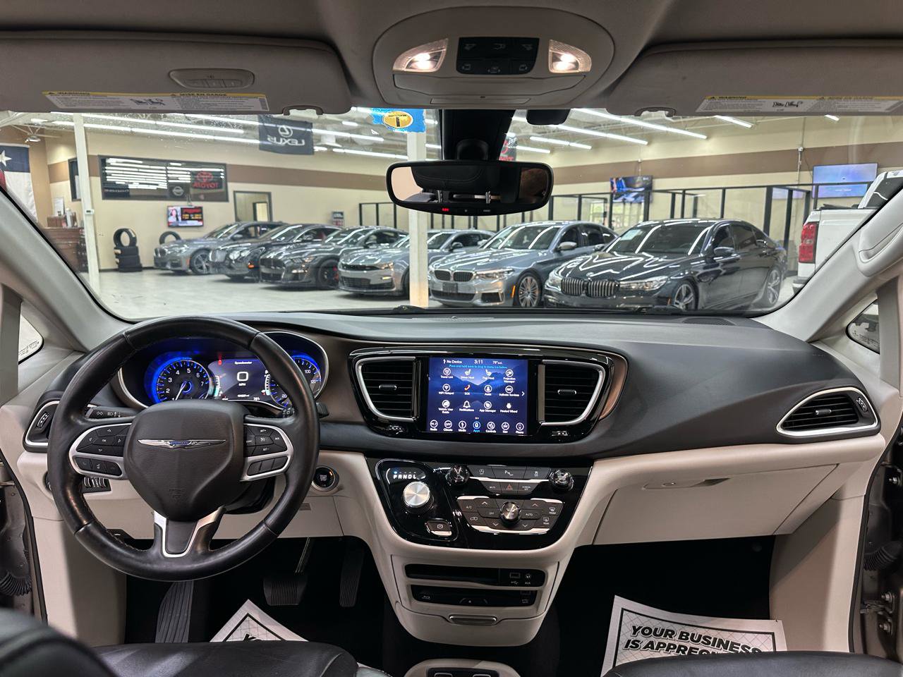 Used 2018 Chrysler Pacifica Touring-L Plus FWD image 33