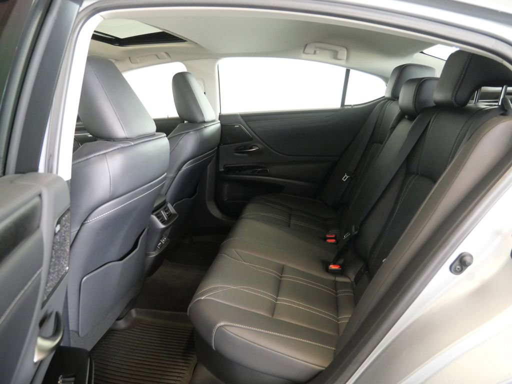 Used 2023 Lexus ES 300h w/ Accessory Package (Z2) image 28
