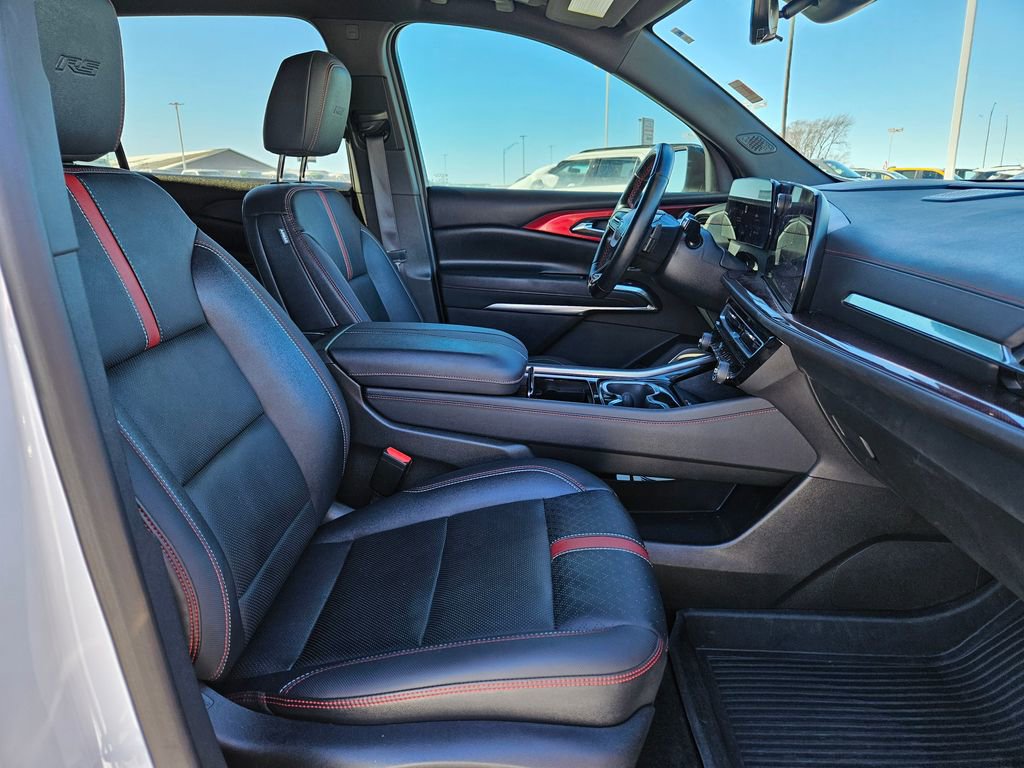 Used 2024 Chevrolet Traverse RS image 39