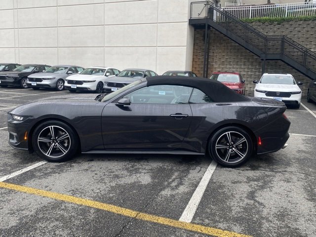 Used 2024 Ford Mustang Premium image 4