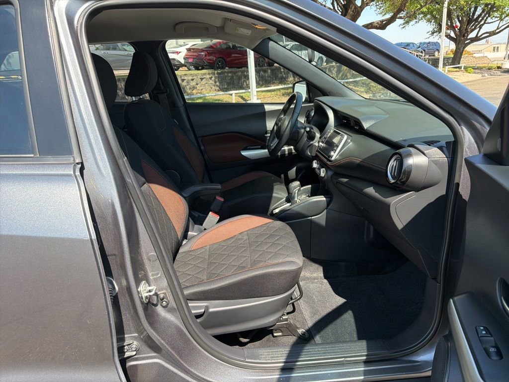 Used 2019 Nissan Kicks SR image 30