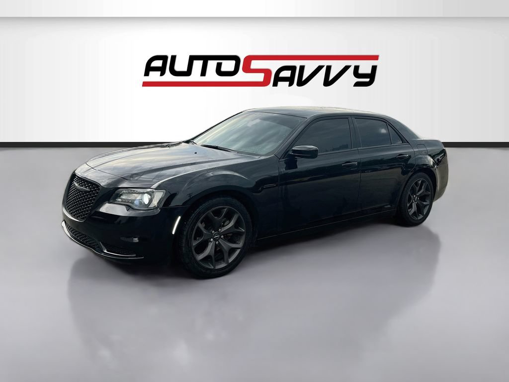 Used 2022 Chrysler 300 Touring w/ Sport Appearance Package RWD image 3