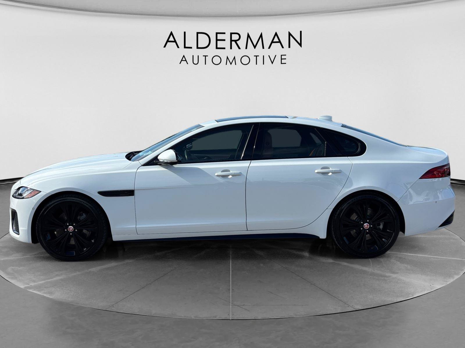 Used 2021 Jaguar XF R-Dynamic SE AWD/4WD image 2