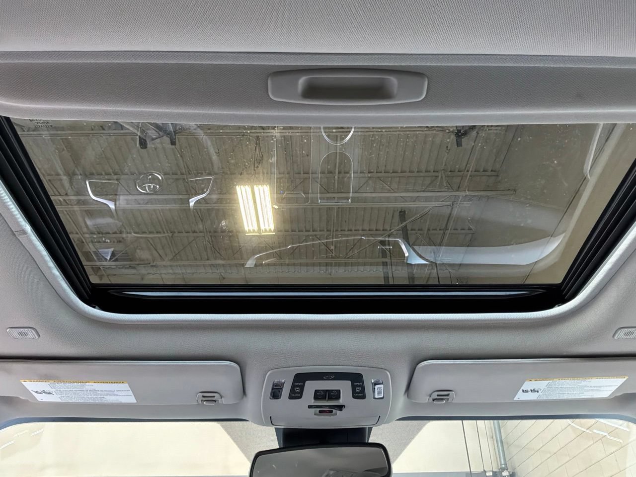 Used 2026 Toyota Sienna XLE FWD image 24