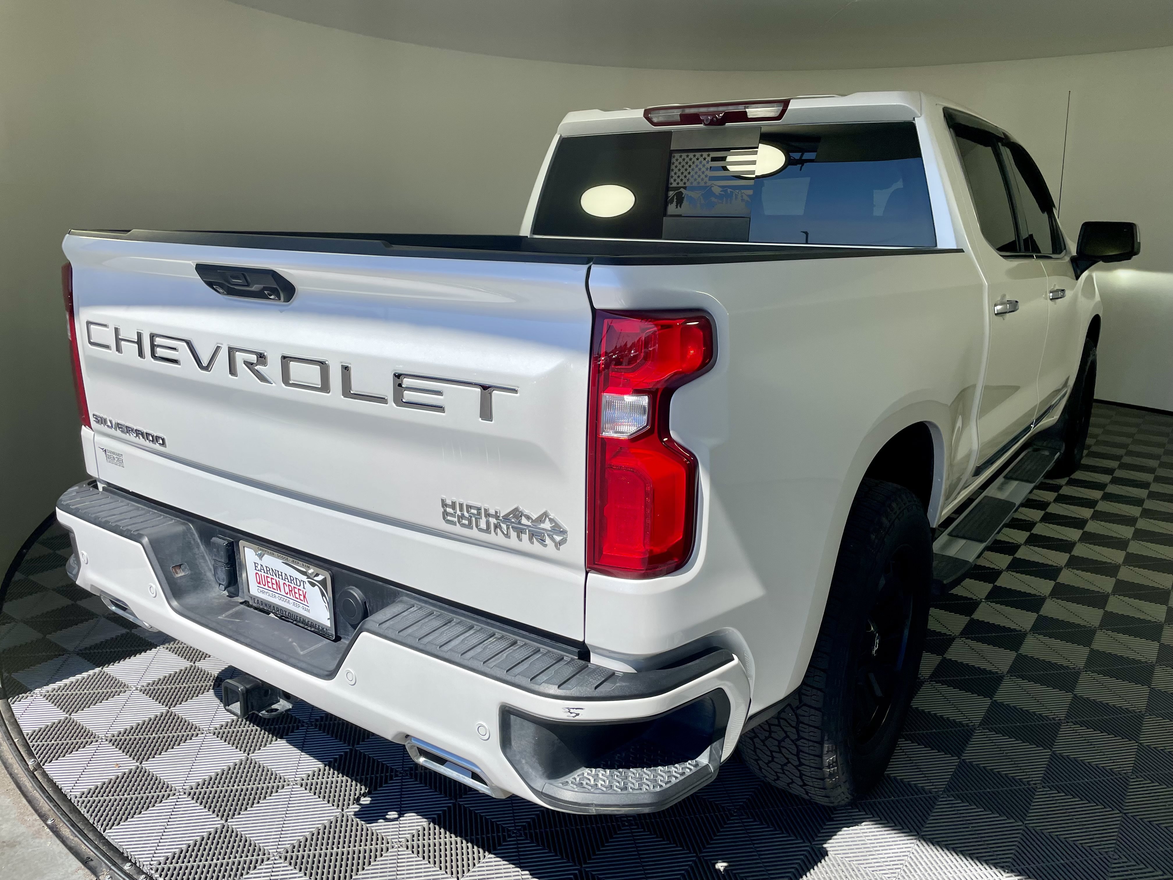Used 2025 Chevrolet Silverado 1500 High Country w/ Technology Package AWD/4WD image 5