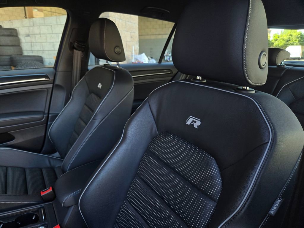 Used 2019 Volkswagen Golf R 4-Door image 18