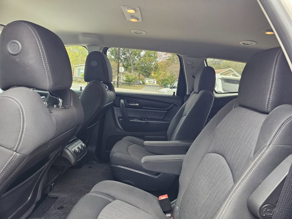 Used 2016 Chevrolet Traverse LT w/ Style and Technology Package image 32