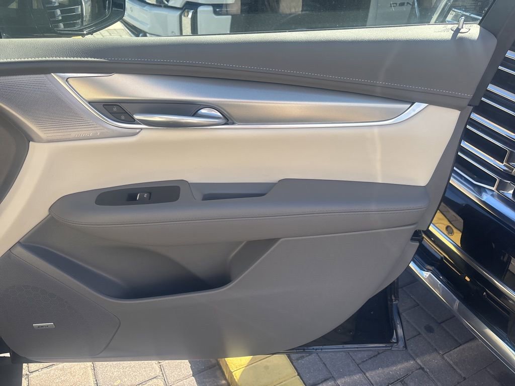 Used 2025 Cadillac XT5 Premium Luxury image 4