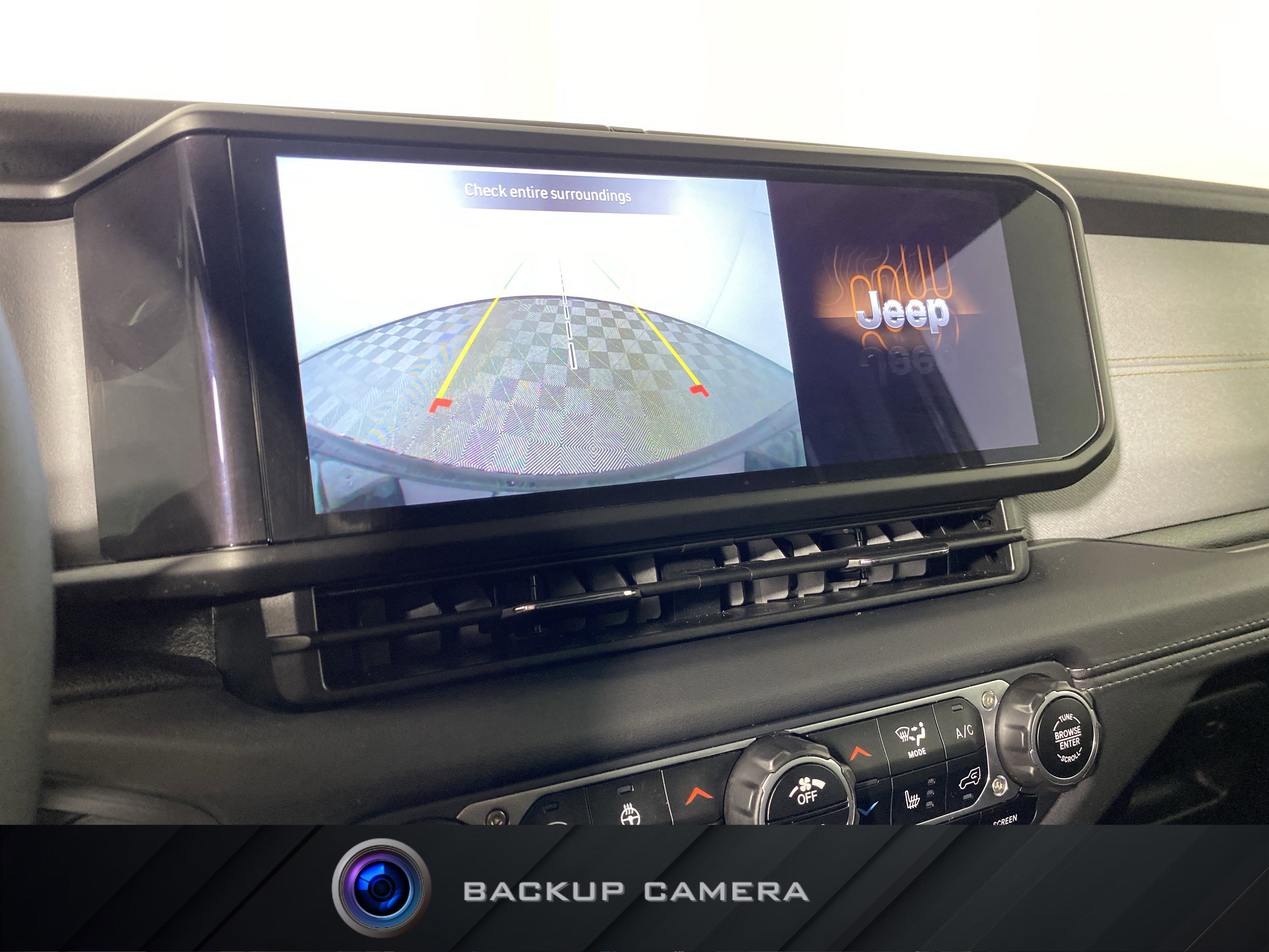 Used 2025 Jeep Wrangler Sahara AWD/4WD image 4