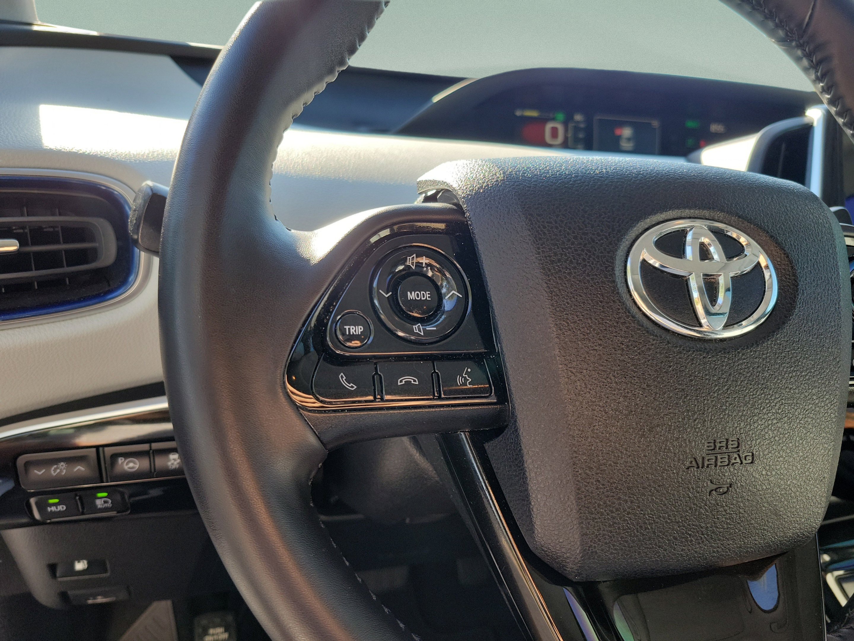Used 2020 Toyota Prius Limited w/ Premium Convenience Package FWD image 12