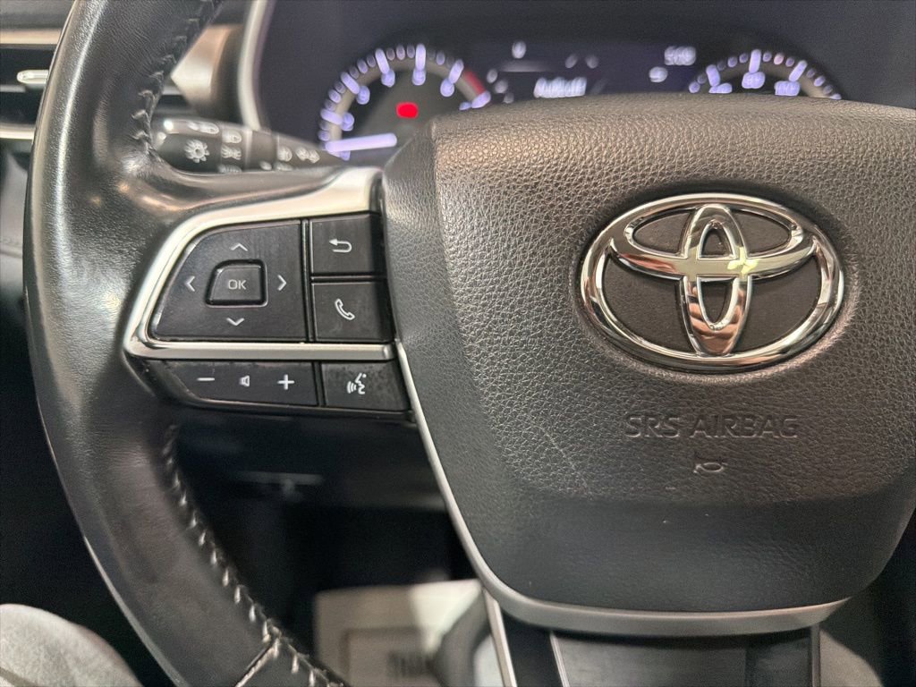 Used 2023 Toyota Highlander XLE image 28