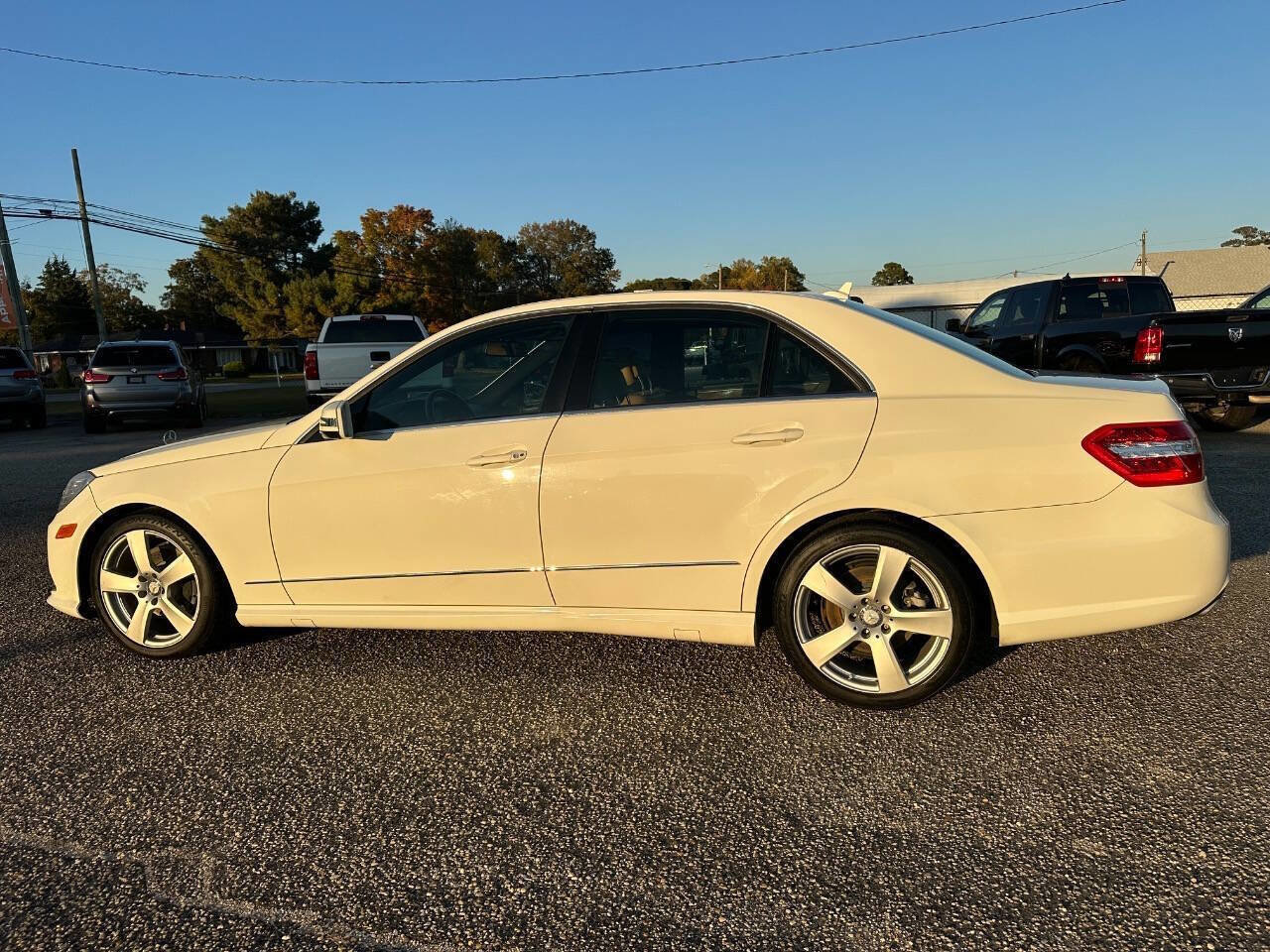Used 2011 Mercedes-Benz E 350 4MATIC Sedan image 23