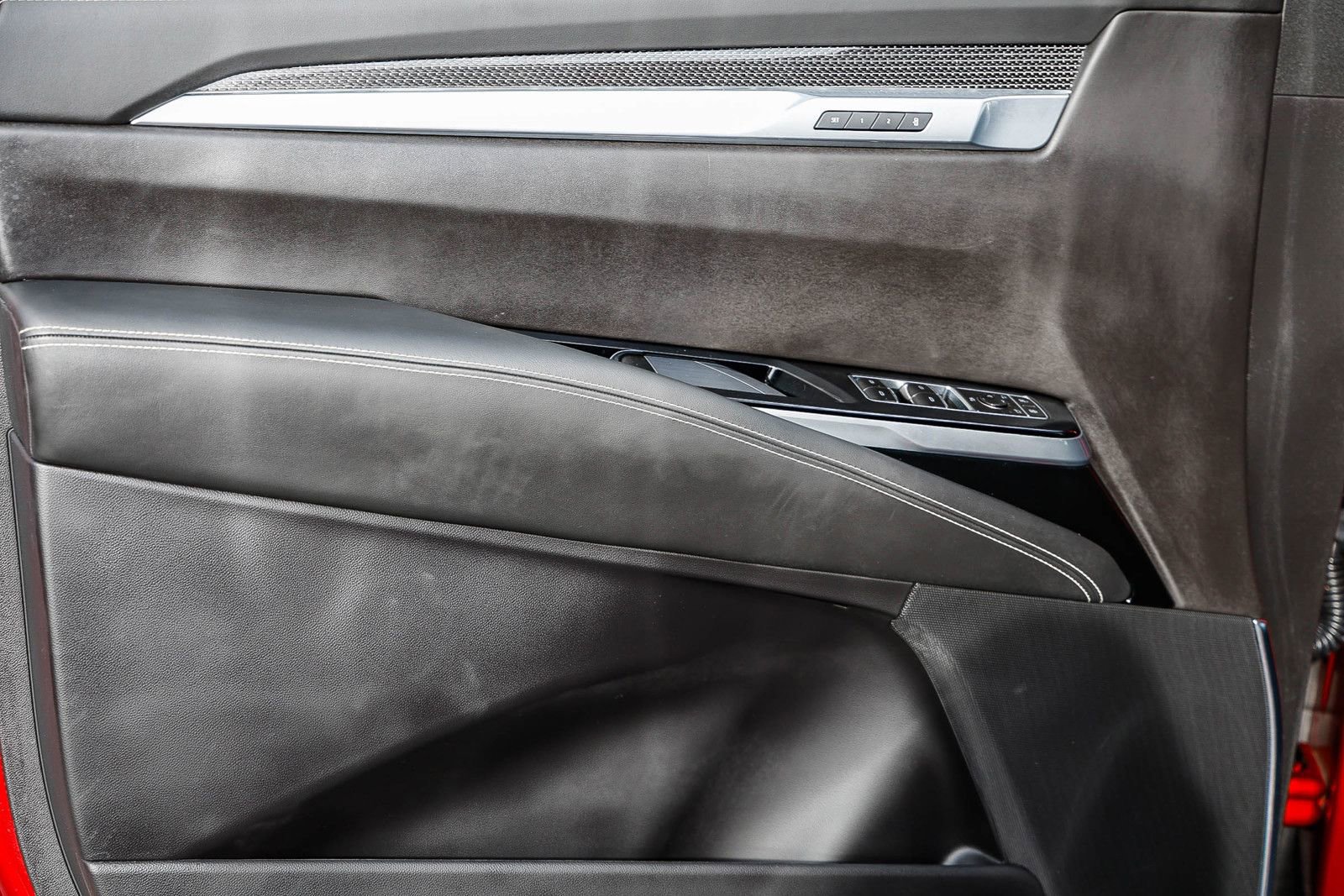 Used 2025 Cadillac Escalade ESV V image 23