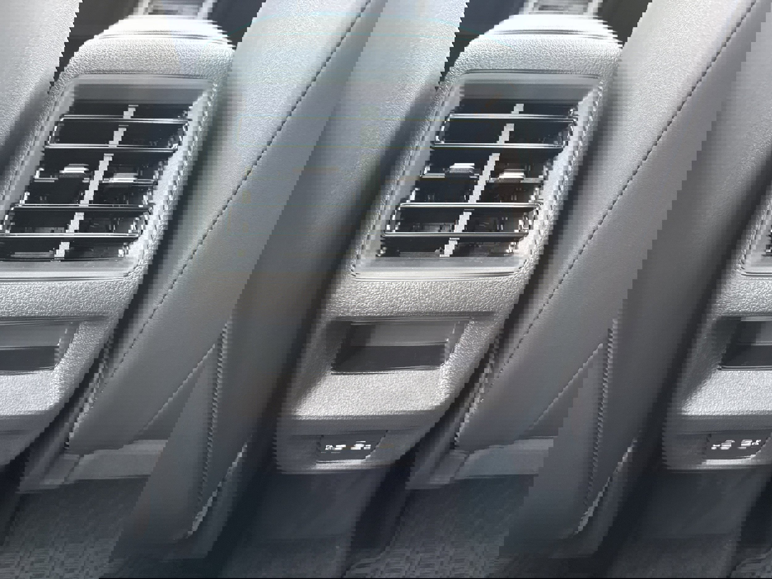 New 2025 Volkswagen Tiguan SE image 39