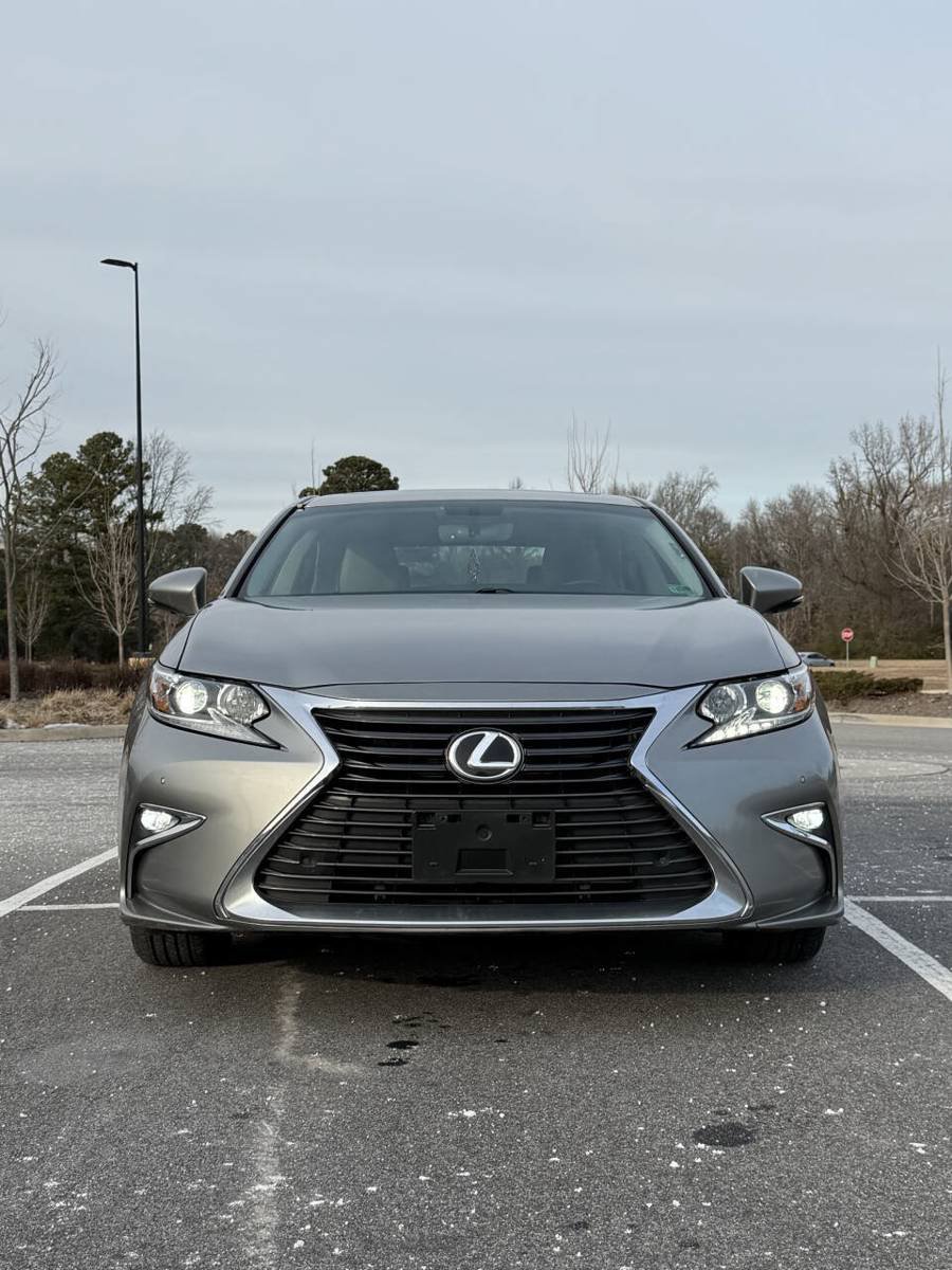 Used 2016 Lexus ES 350 w/ Premium Package w/Wood Trim FWD image 2