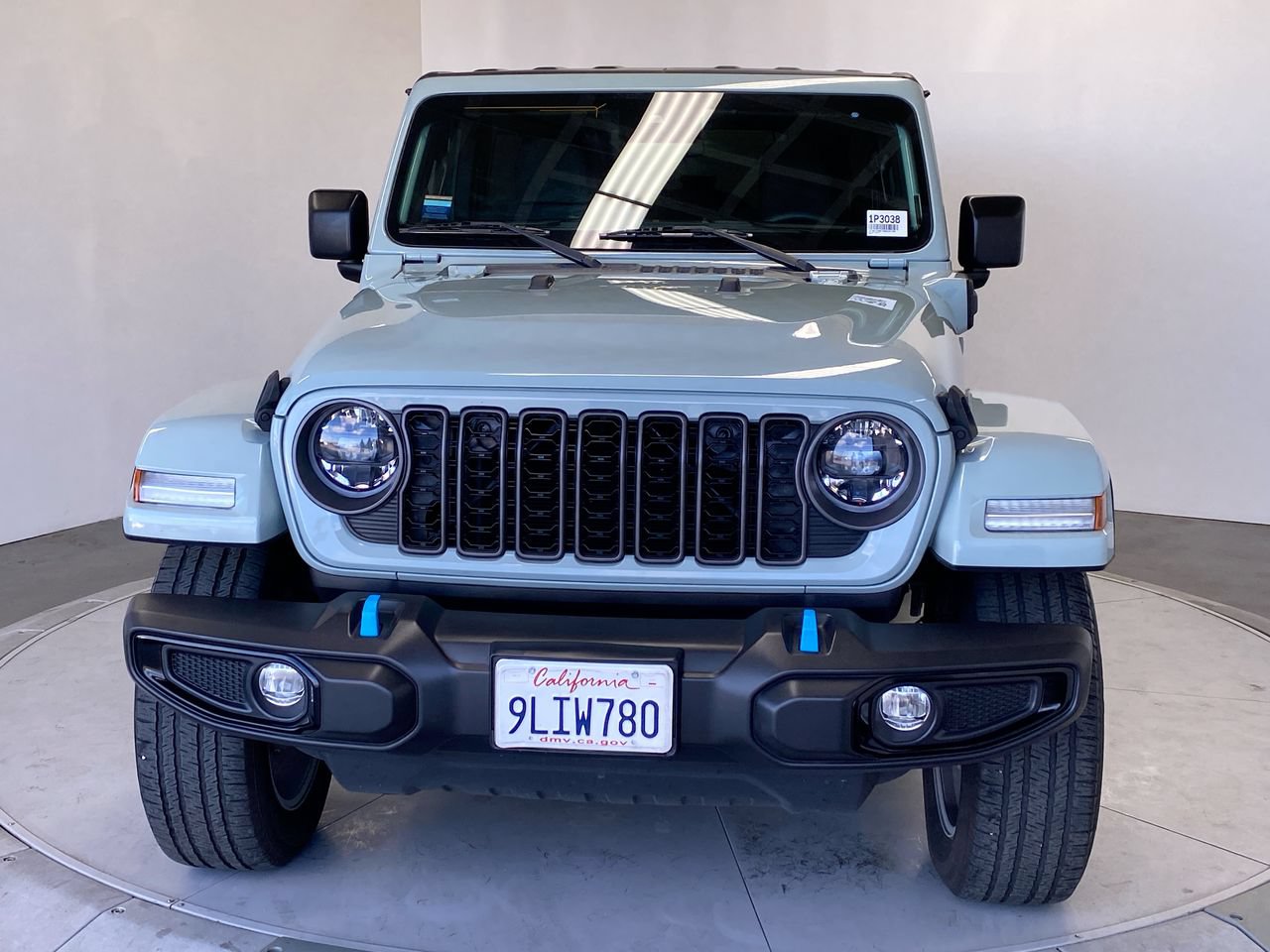 Used 2024 Jeep Wrangler Unlimited w/ Convenience Group AWD/4WD image 8