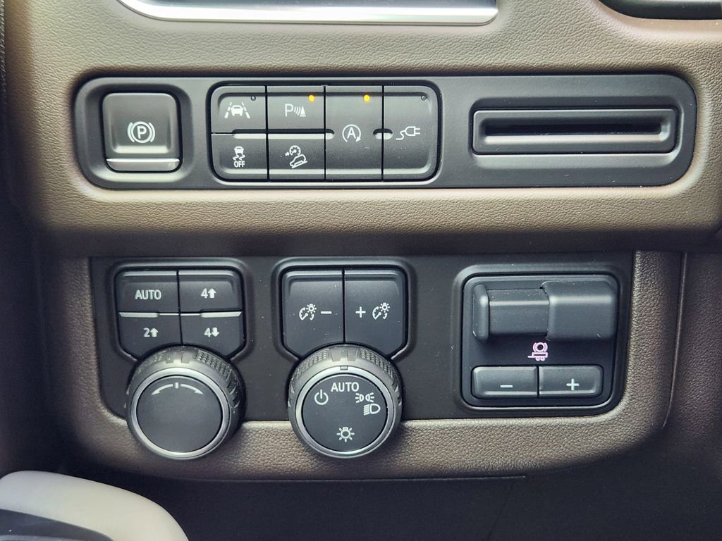 Used 2021 Chevrolet Tahoe Z71 w/ Z71 Signature Package AWD/4WD image 22