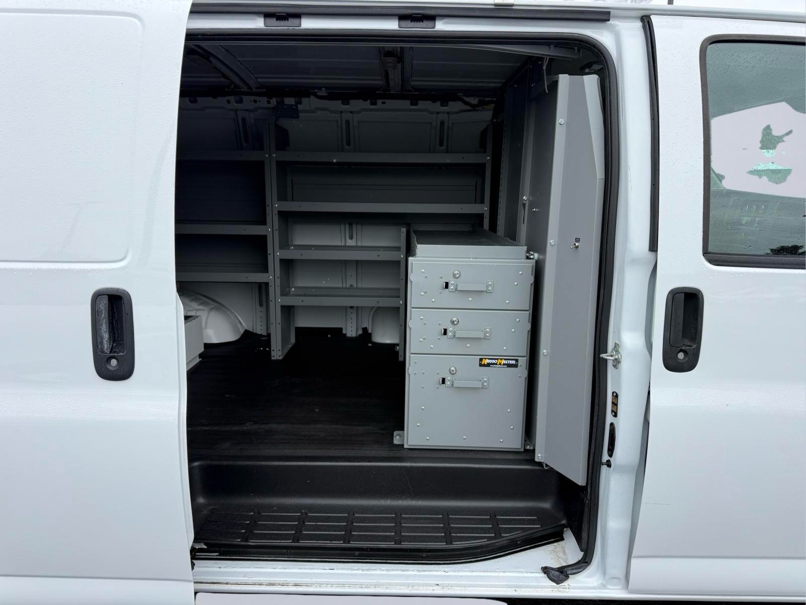 Used 2021 Chevrolet Express 3500 w/ Driver Convenience Package RWD image 17