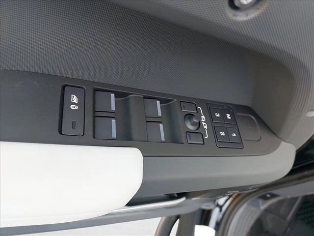 Used 2025 Land Rover Defender 110 S AWD/4WD image 27
