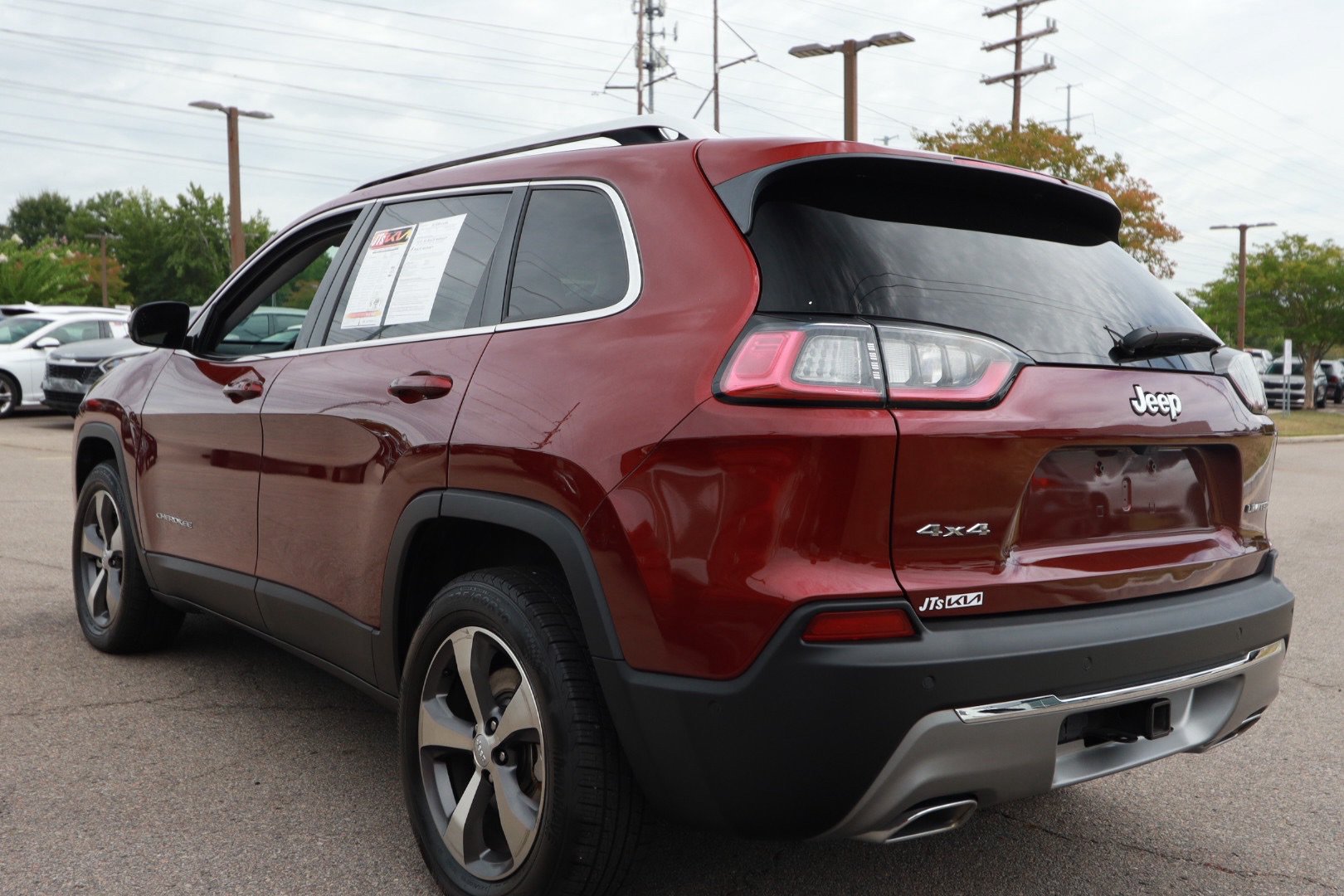 Used 2021 Jeep Cherokee Limited w/ Trailer Tow Group AWD/4WD image 3