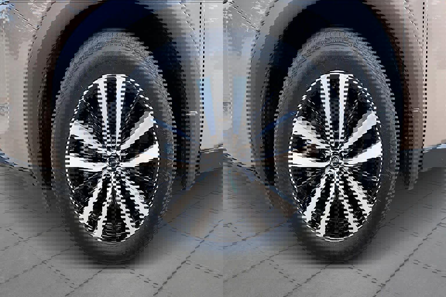 Used 2024 Nissan Pathfinder Platinum w/ Cargo Package image 11