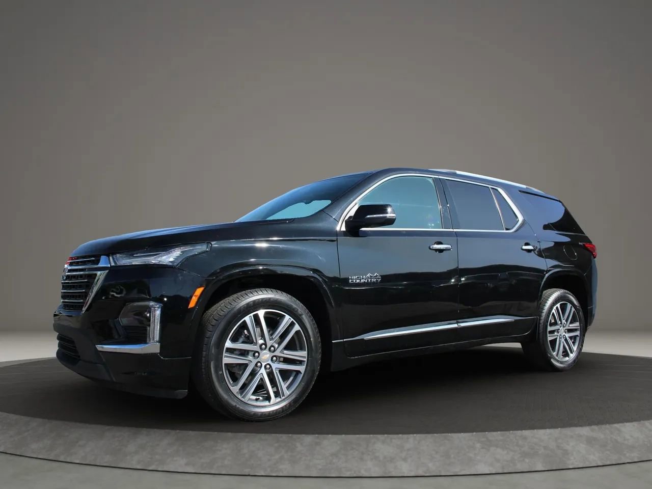 Used 2022 Chevrolet Traverse High Country image 3