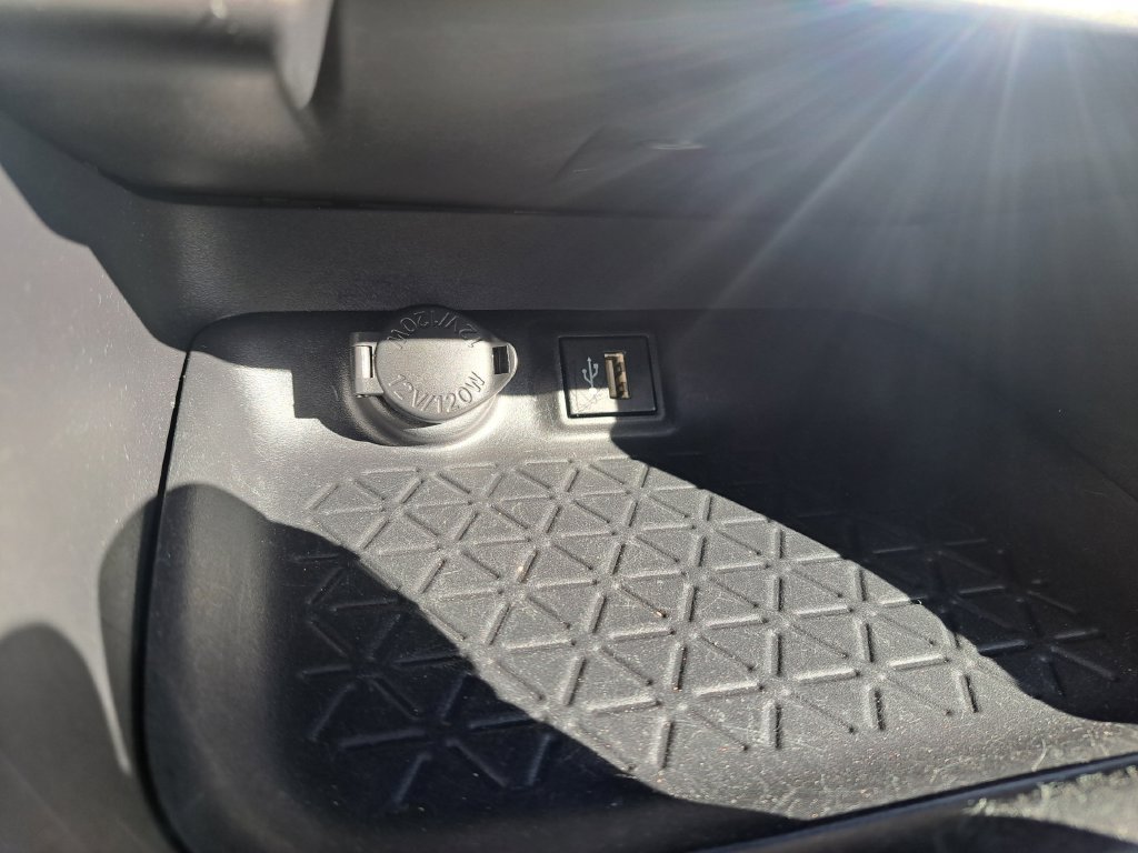 Used 2025 Toyota RAV4 XLE FWD image 17