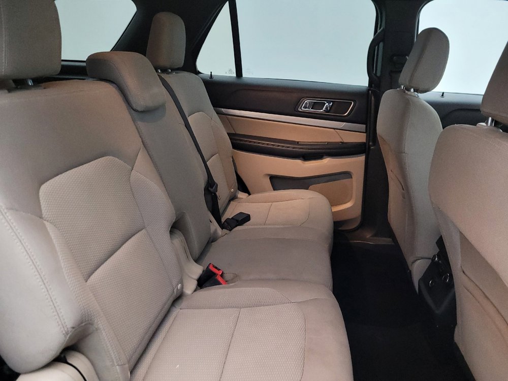 Used 2018 Ford Explorer XLT FWD image 19