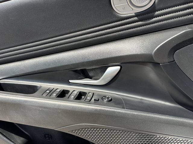 Used 2023 Hyundai Elantra Limited FWD image 22