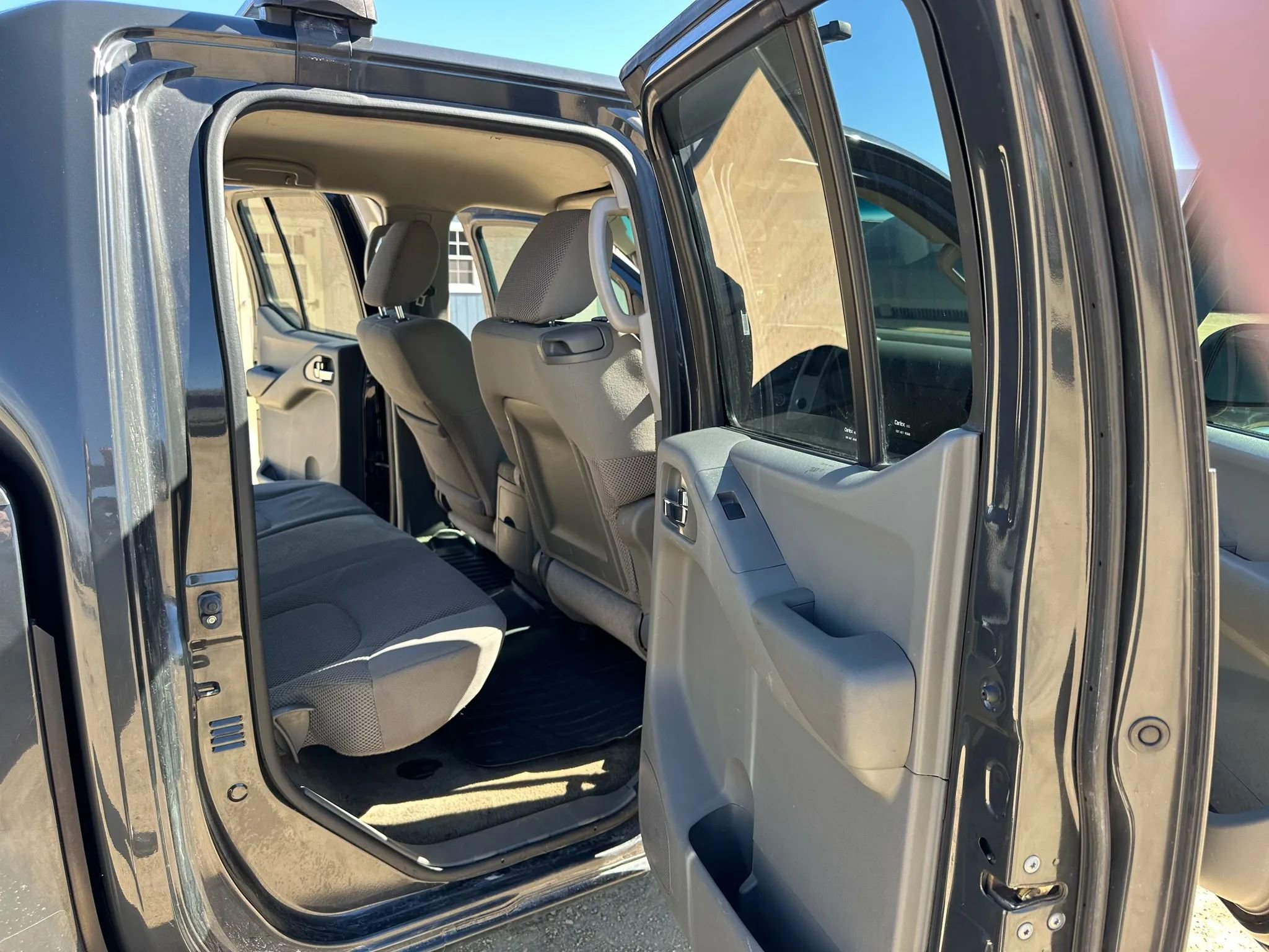 Used 2013 Nissan Frontier SV image 12