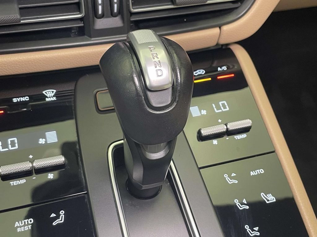 Certified 2023 Porsche Macan AWD/4WD image 34