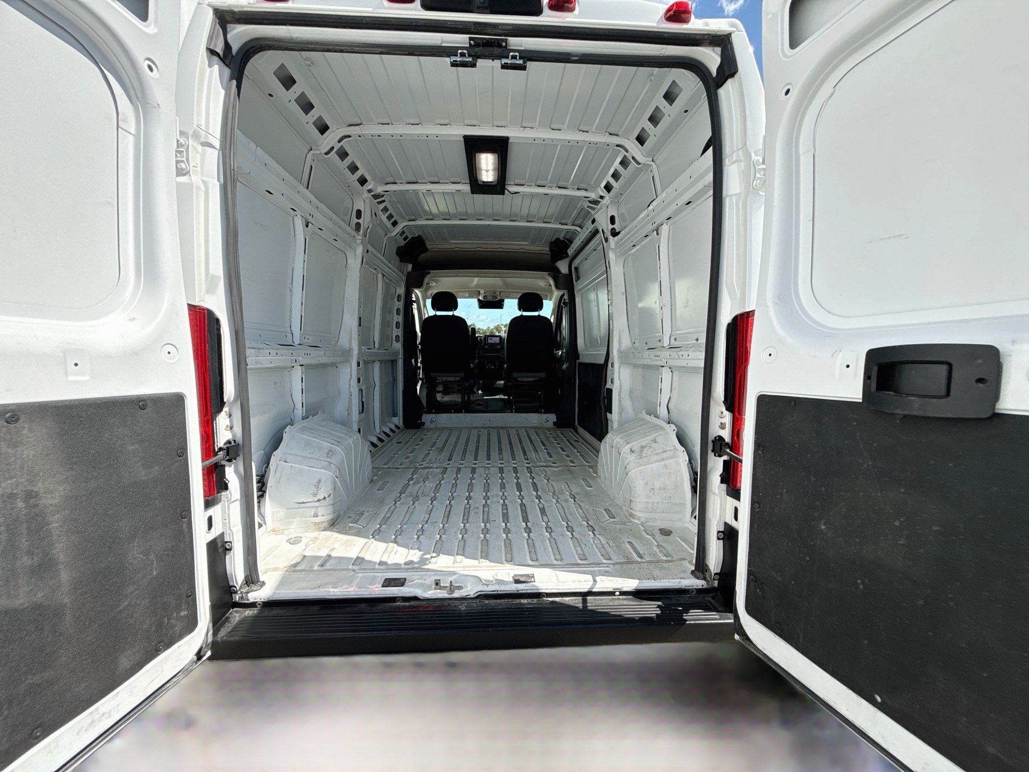 Used 2025 RAM ProMaster 2500 w/ Convenience Group FWD image 26