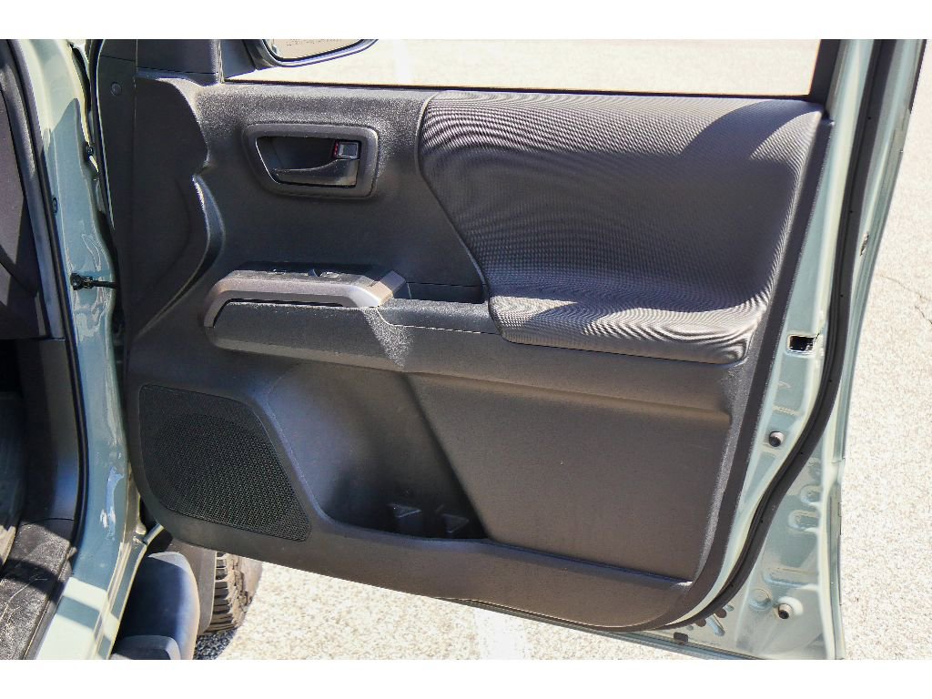 Used 2022 Toyota Tacoma SR5 w/ Trail Edition image 15