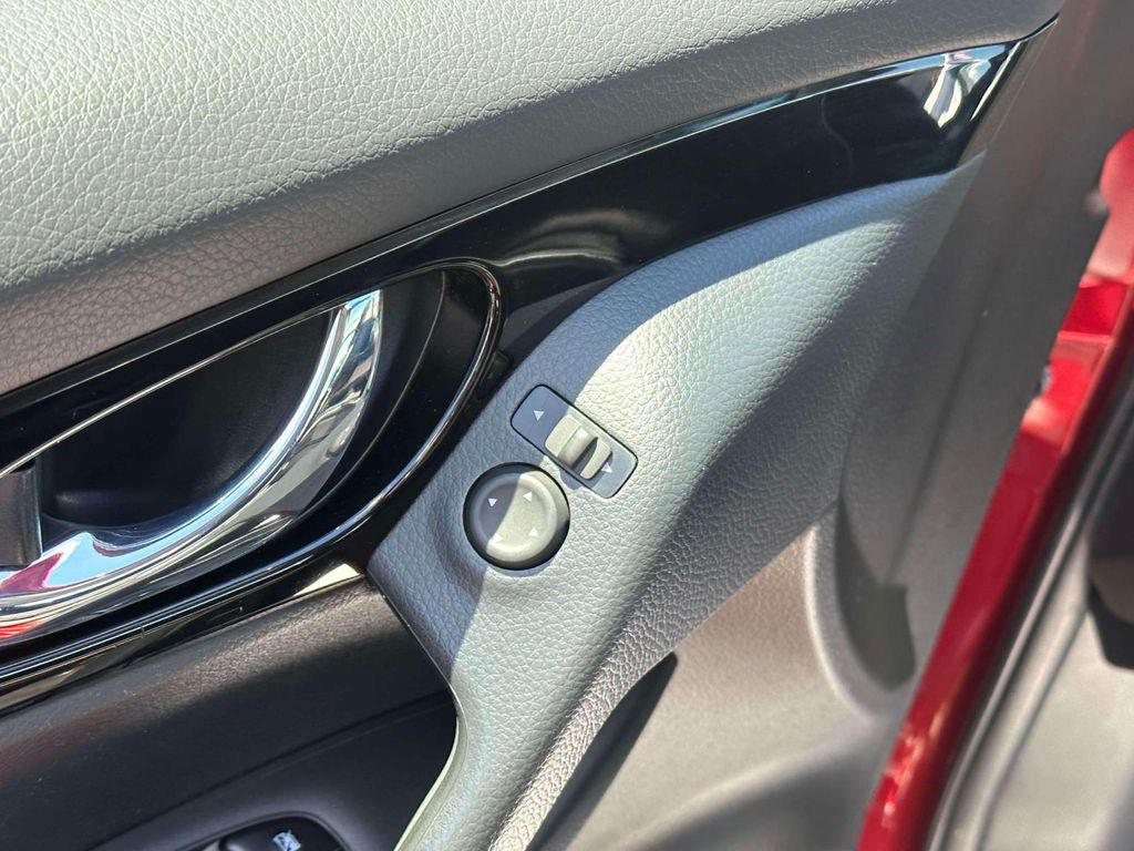 Used 2021 Nissan Rogue Sport SV AWD/4WD image 18