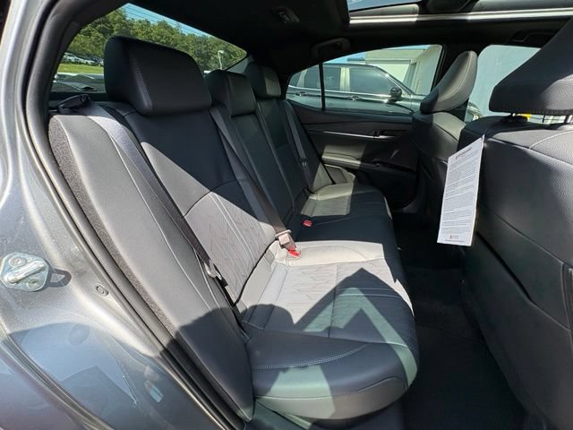 Used 2025 Toyota Camry XSE FWD image 30