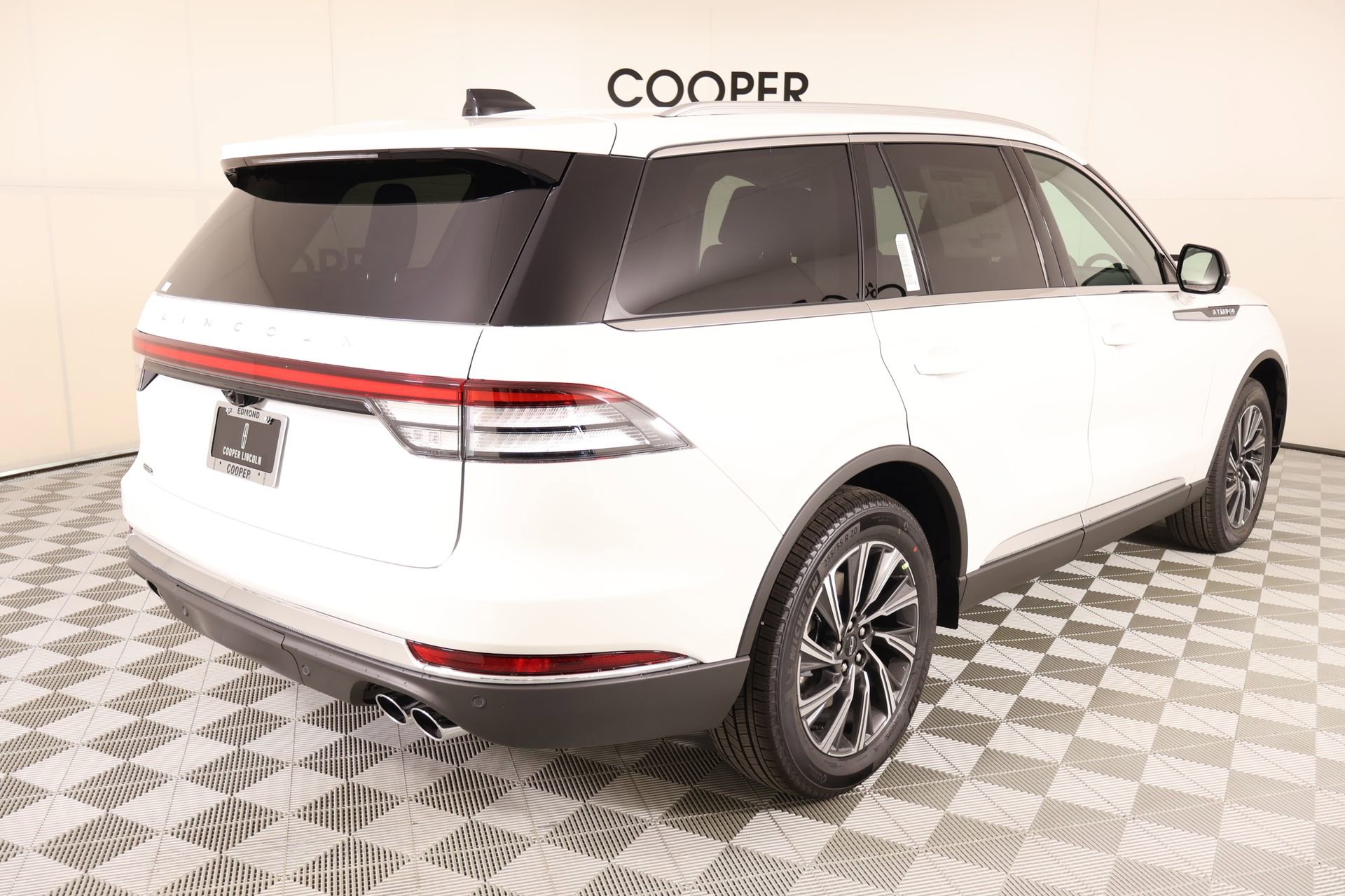 New 2026 Lincoln Aviator AWD image 22