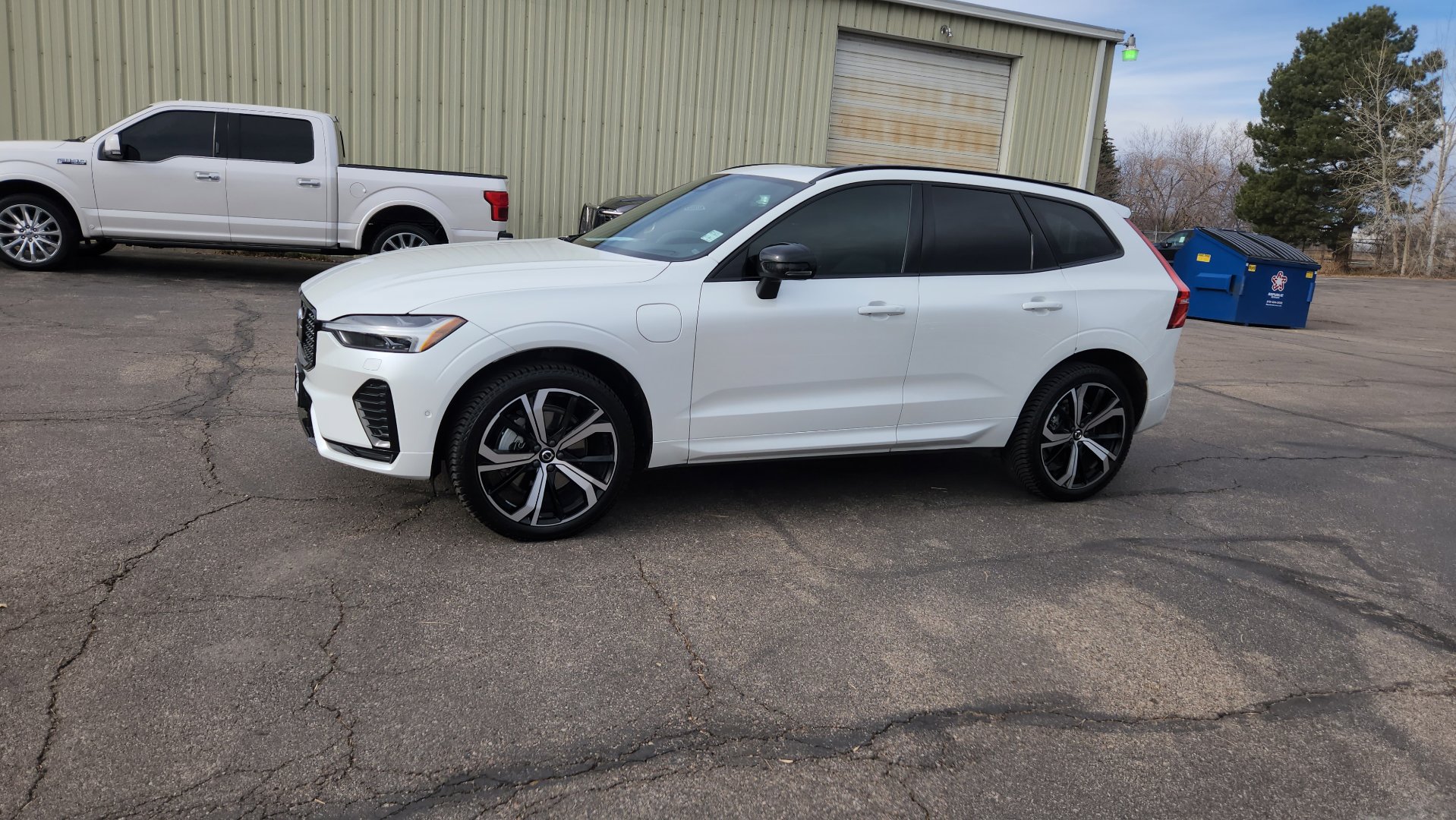 Used 2022 Volvo XC60 T8 R-Design w/ Advanced Package image 2