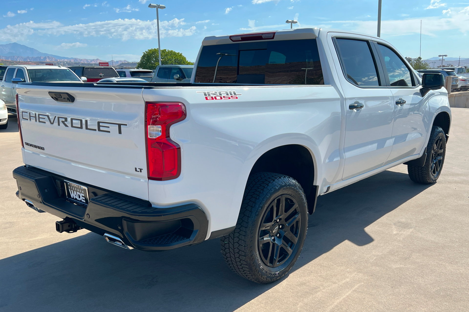 Used 2025 Chevrolet Silverado 1500 LT Trail Boss w/ Convenience Package II AWD/4WD image 6