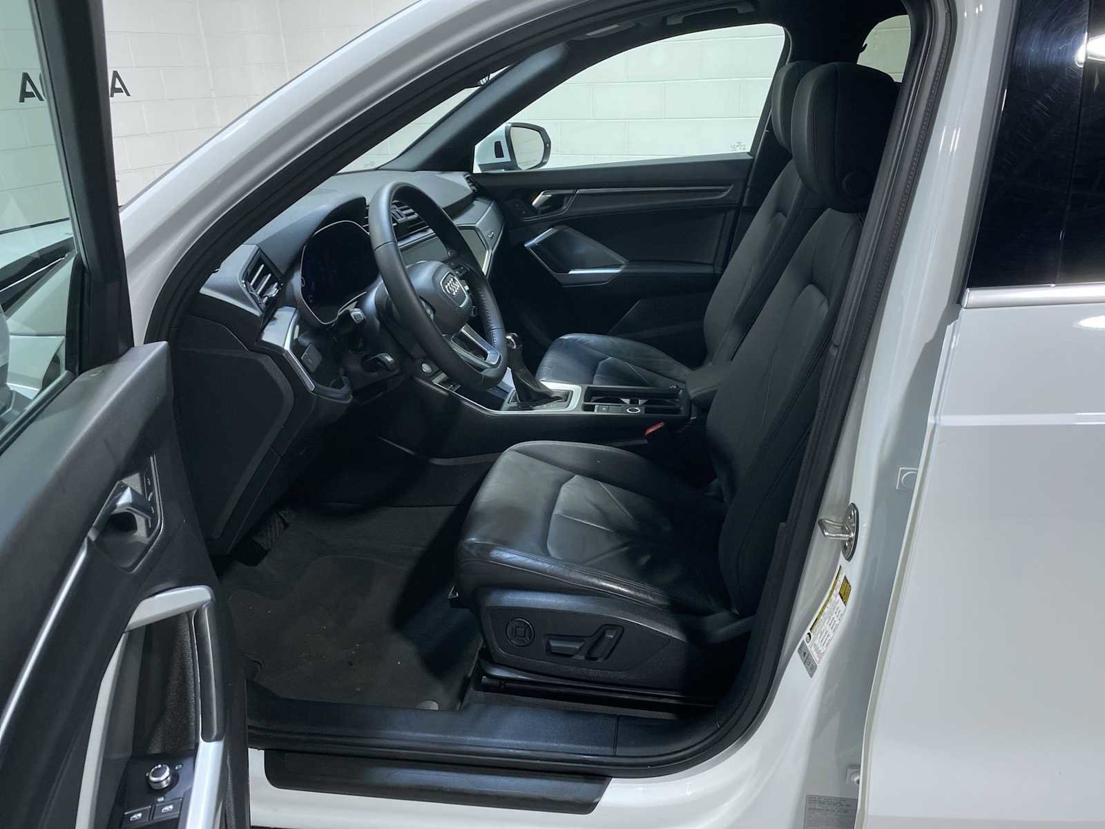 Used 2019 Audi Q3 2.0T Premium AWD/4WD image 2