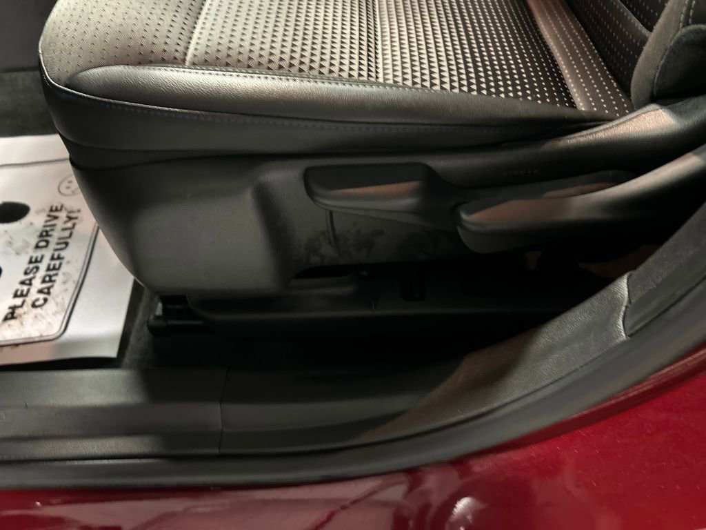Used 2025 Chevrolet Trax LT w/ LT Convenience Package FWD image 13