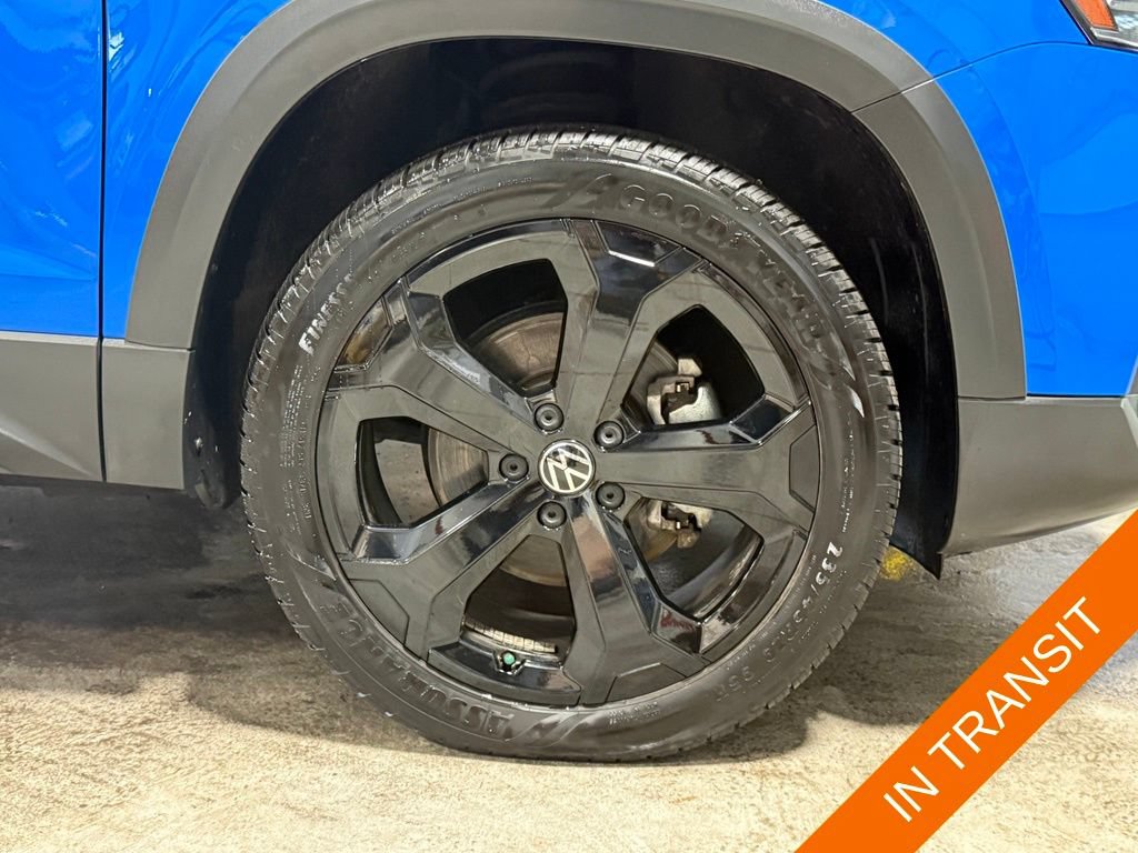 Used 2025 Volkswagen Taos SEL AWD/4WD image 36
