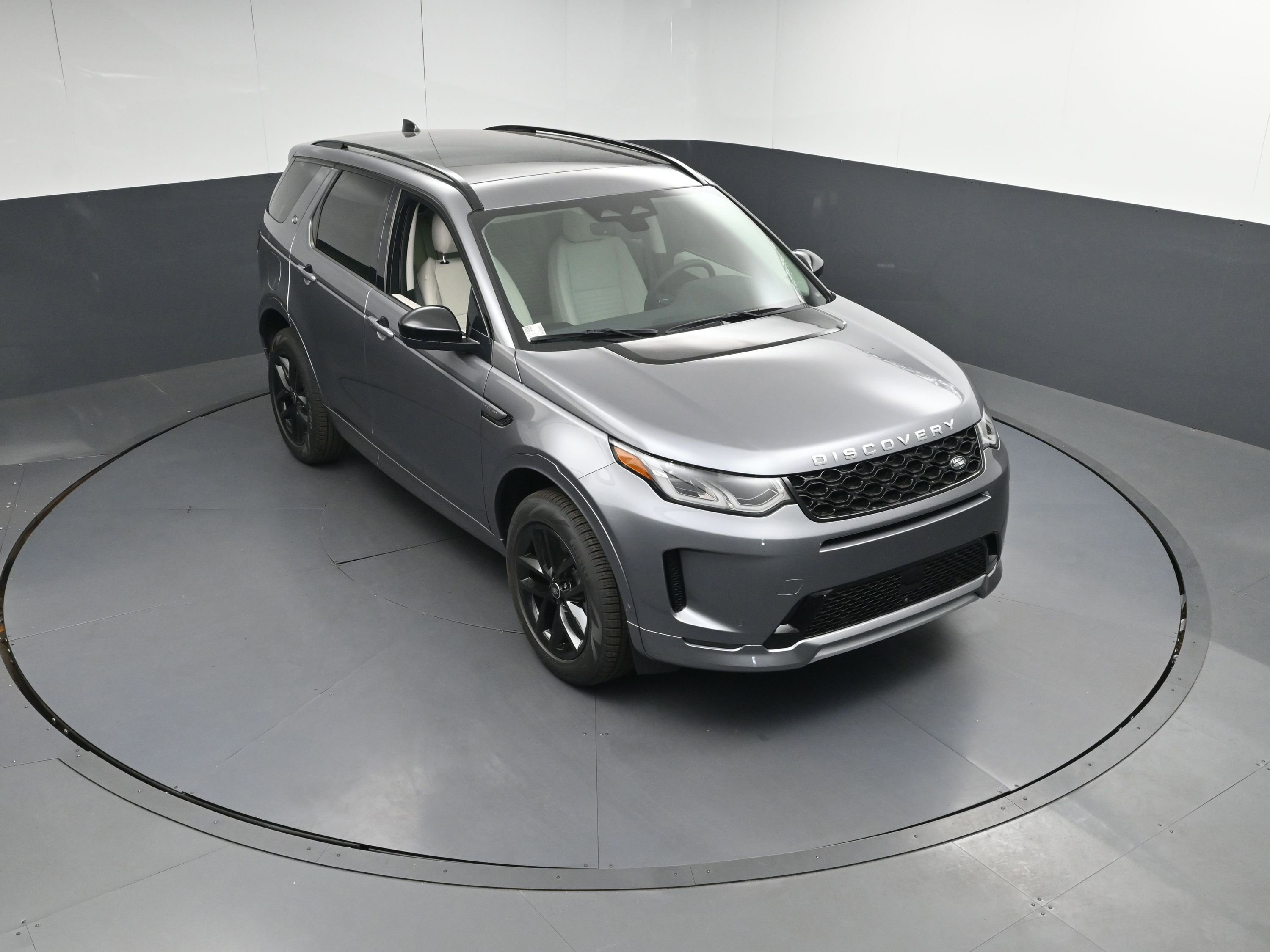 New 2025 Land Rover Discovery Sport S image 36