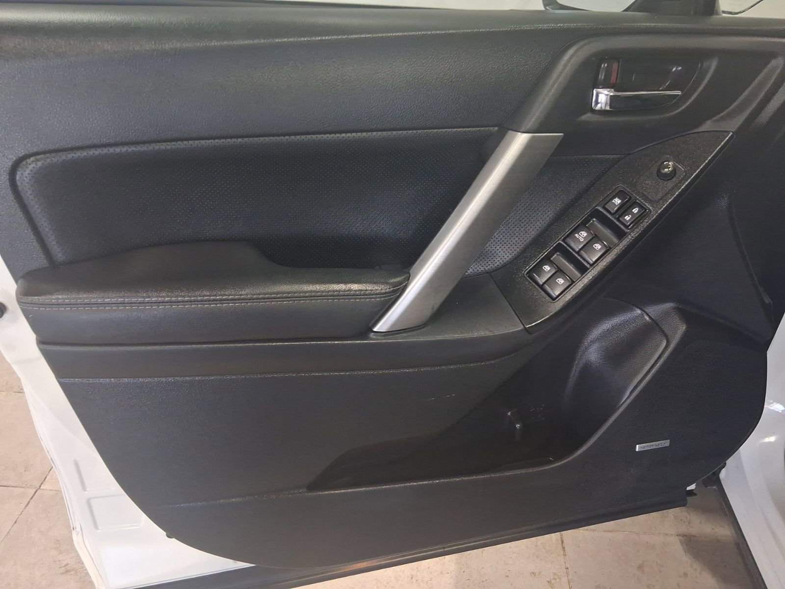 Used 2015 Subaru Forester 2.0XT Touring w/ Eyesight & Navigation System AWD/4WD image 18