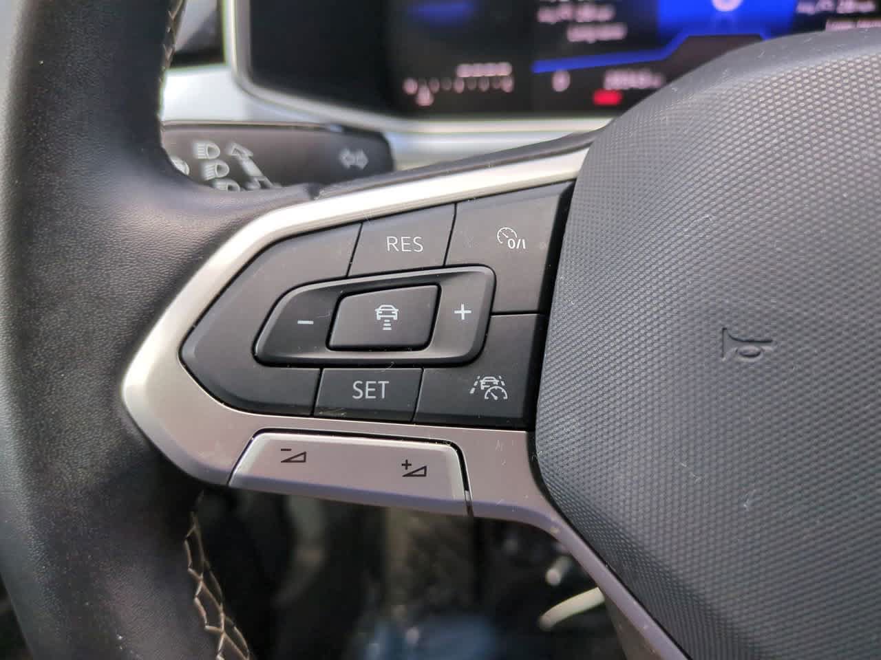 Used 2025 Volkswagen Taos SE AWD/4WD image 23