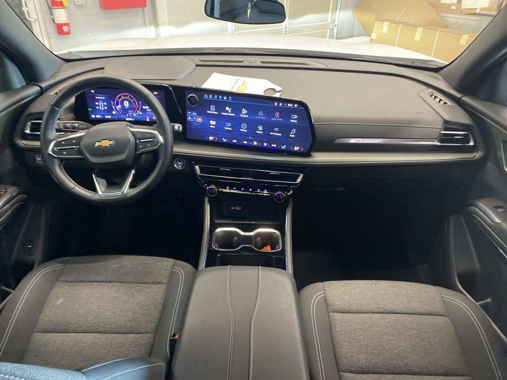 Used 2025 Chevrolet Traverse LT image 19