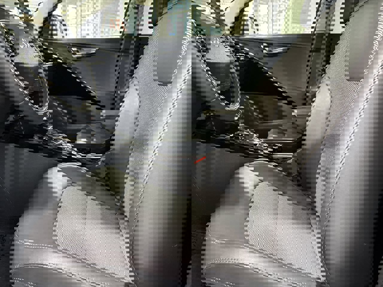 Used 2023 Kia Niro EX image 11