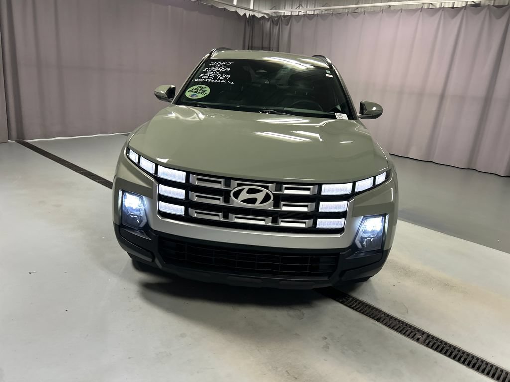 Used 2025 Hyundai Santa Cruz SEL FWD image 2