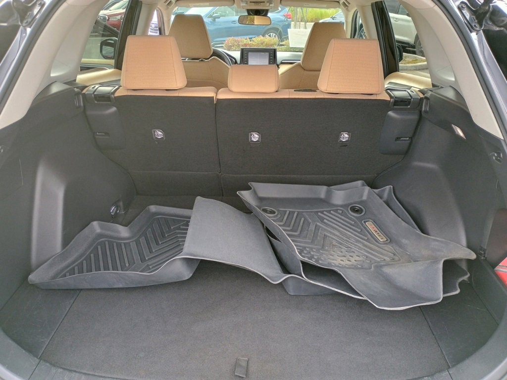 Used 2022 Toyota RAV4 LE image 17