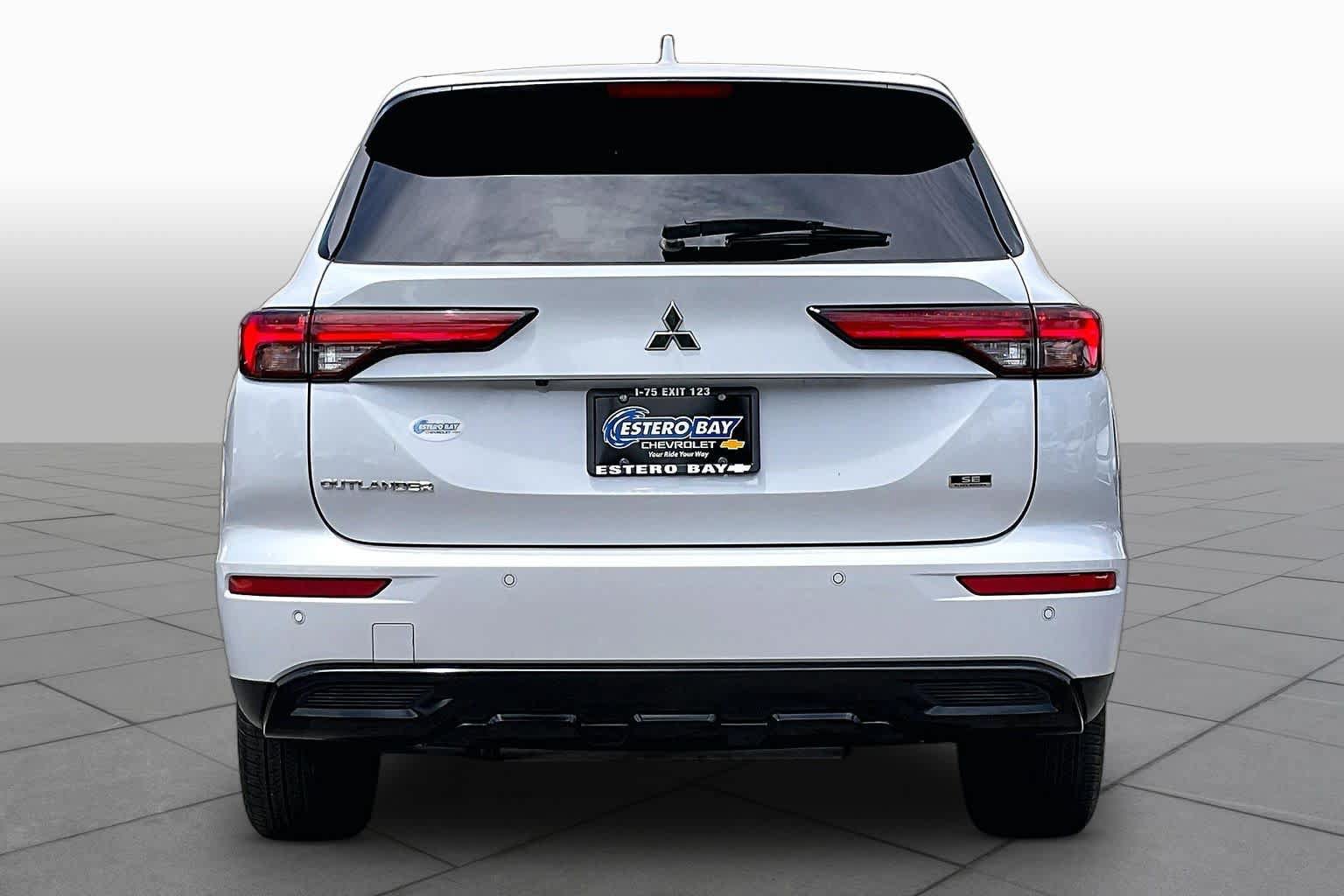 Used 2023 Mitsubishi Outlander SE Black Edition FWD image 5