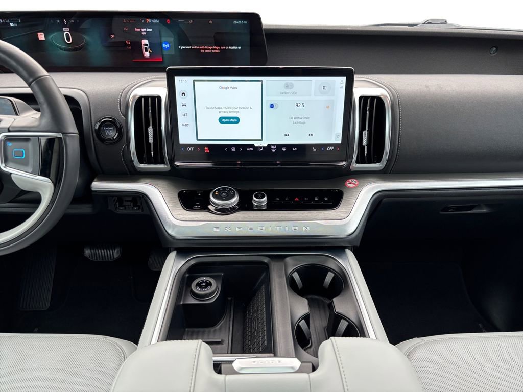 Used 2025 Ford Expedition Platinum image 12